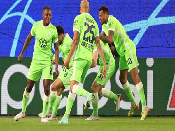 Tin bóng đá chiều 4/11: Wolfsburg sống lại nhờ sức trẻ