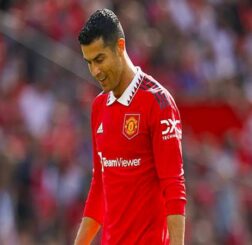 Tin MU 3/8: HLV Ten Hag mạnh tay trừng phạt Ronaldo